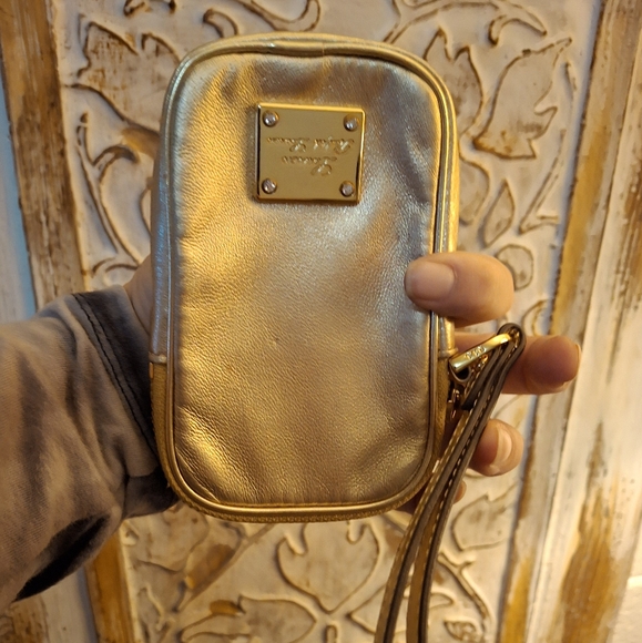 Lauren by Ralph Lauren Gold Everything Case. - Picture 2 of 16